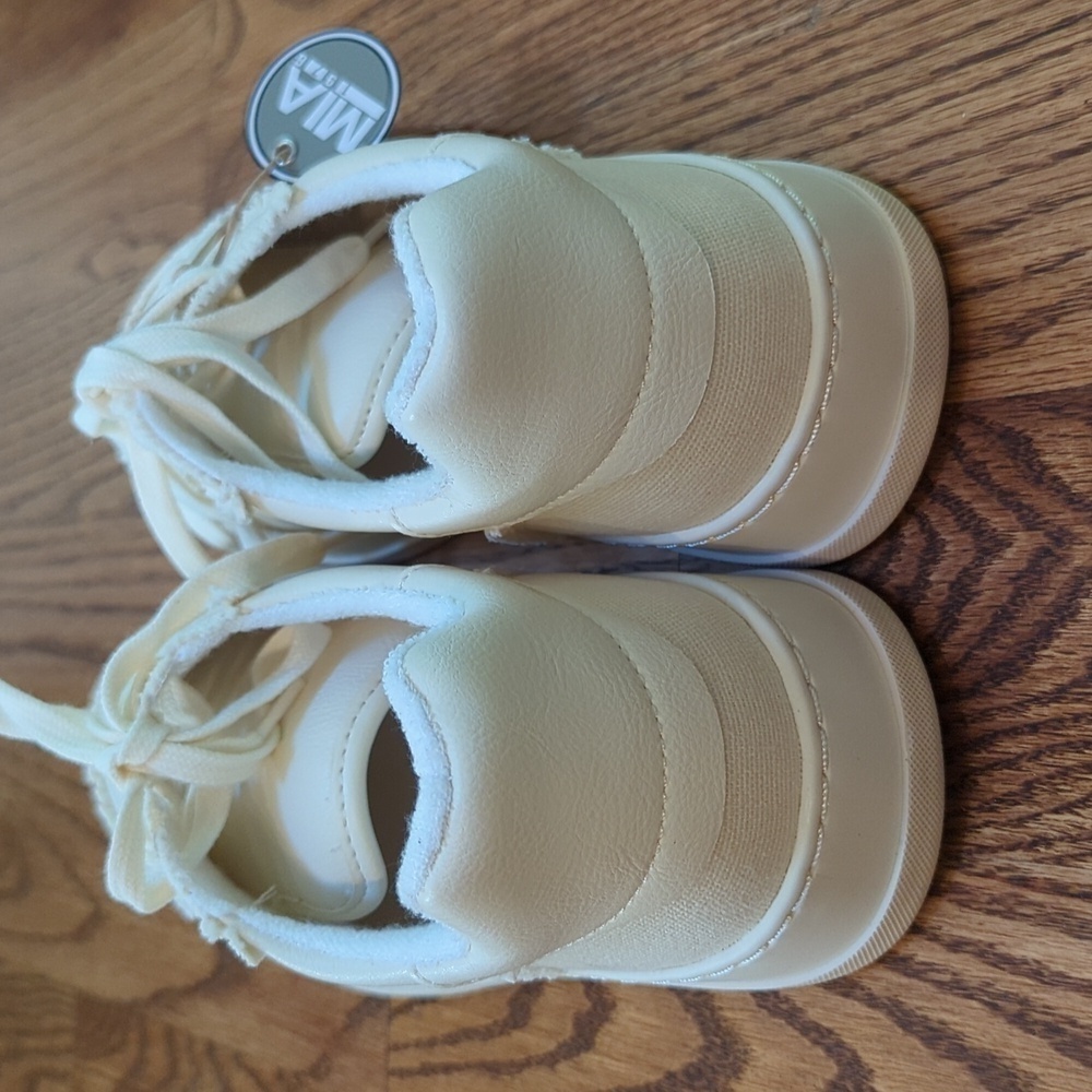 NWT NIB MIA Kass Frayed Twill Sneaker Size 9 White/Cream - Picture 6 of 9